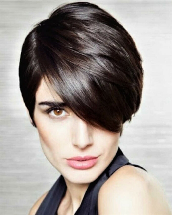 samye-privlekatelnye-strizhki-dlja-zhenschin-s-gustymi-volosami-na-leto-2020-6-9666925