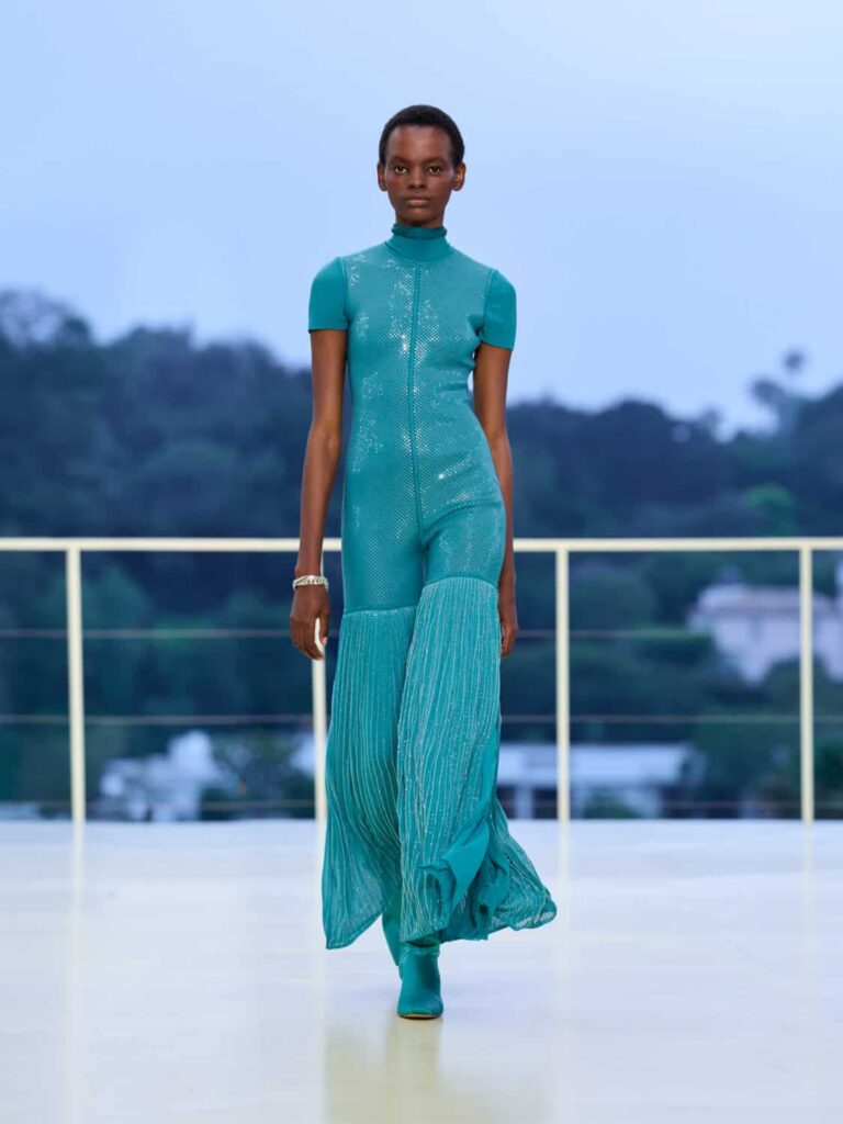 Воздушные платья и элегантные образы Hermès