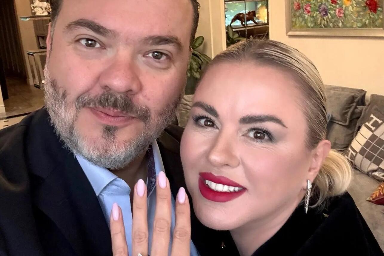 «Я сказала „да“!» Анна Семенович похвасталась роскошным бриллиантовым кольцом
