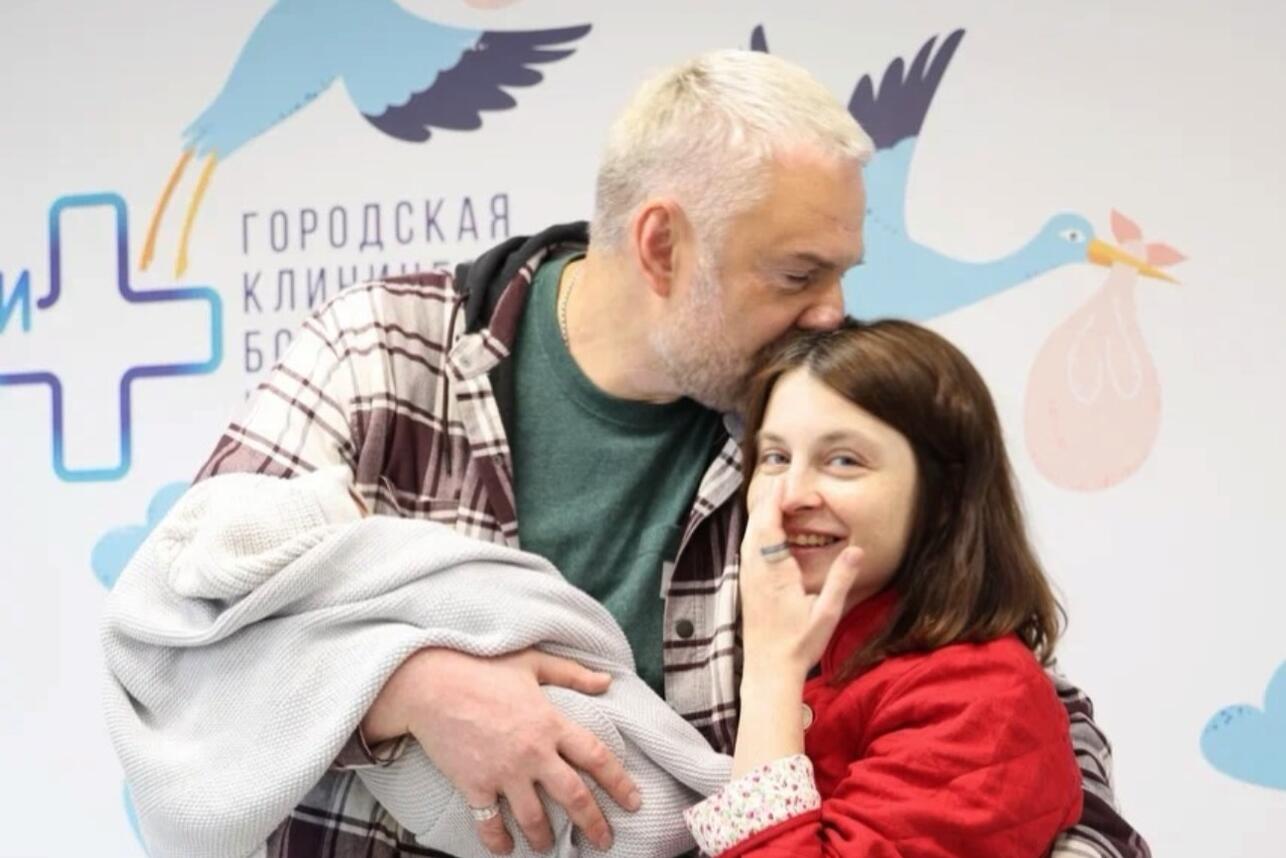 Татьяна Васильева без парика приехала поддержать невестку с новорожденным
