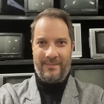 Искусственный интеллект как зеркало наших страхов: как сохранить тепло человеческих отношений в эпоху технологий