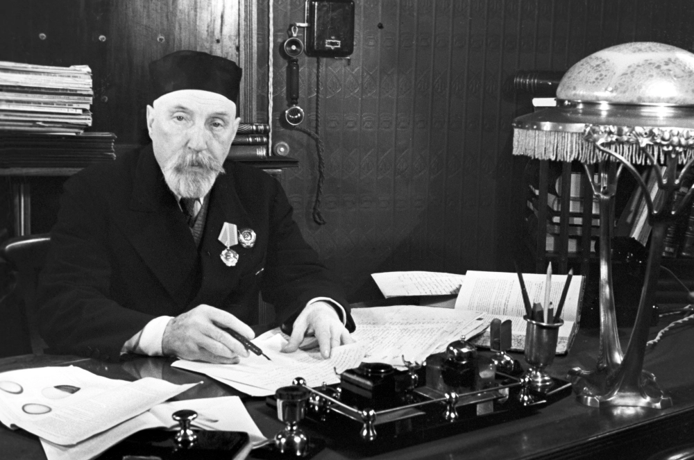 Академик Владимир Петрович Филатов — советский офтальмолог. Лауреат Сталинской премии, академик АМН СССР (1944) и АН УССР (1939), Герой Социалистического Труда. Фотография конца 40-х годов.